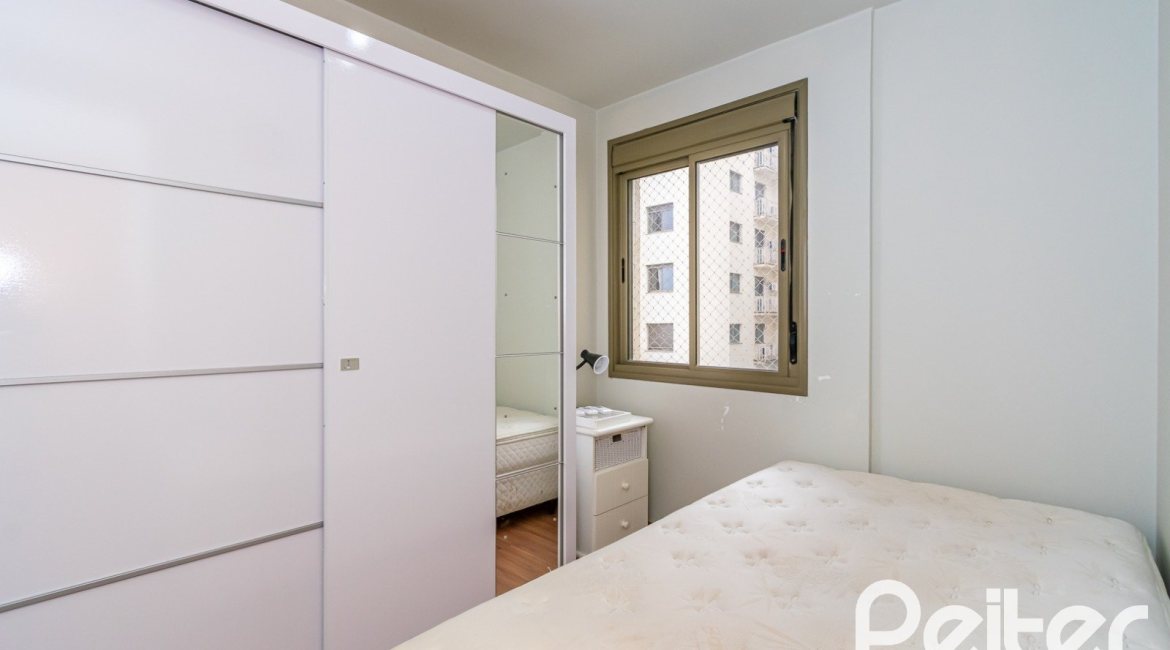 Apartamento à venda com 104m², 3 dormitórios, 1 suíte, 2 vagas, no bairro Ipanema em PORTO ALEGRE