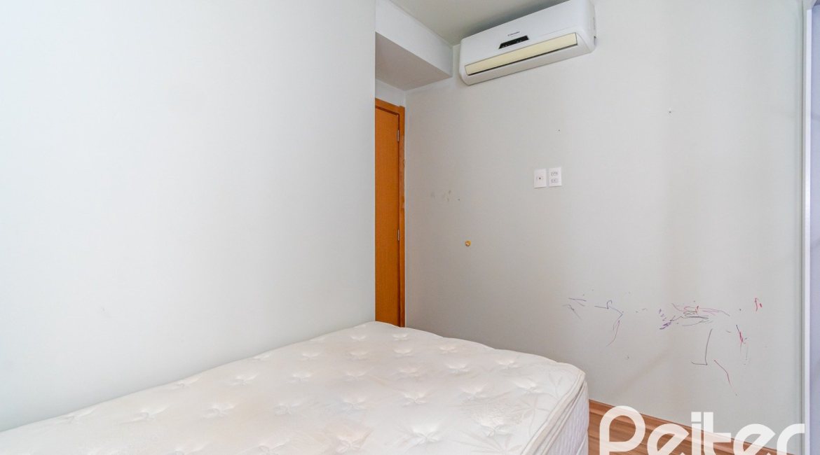 Apartamento à venda com 104m², 3 dormitórios, 1 suíte, 2 vagas, no bairro Ipanema em PORTO ALEGRE