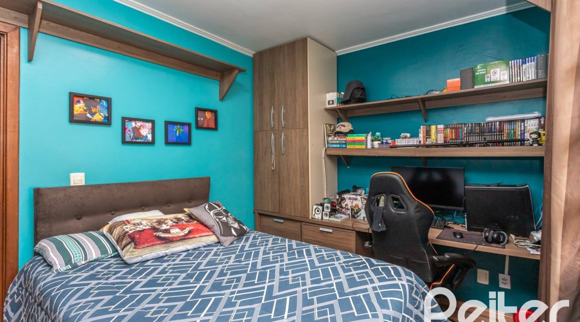 Casa à venda com 239m², 3 dormitórios, 1 suíte, 4 vagas, no bairro Ipanema em Porto Alegre