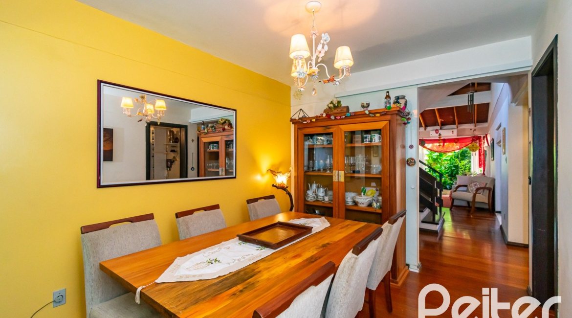 Casa em Condomínio à venda com 245m², 3 dormitórios, 1 suíte, 2 vagas, no bairro Tristeza em PORTO ALEGRE