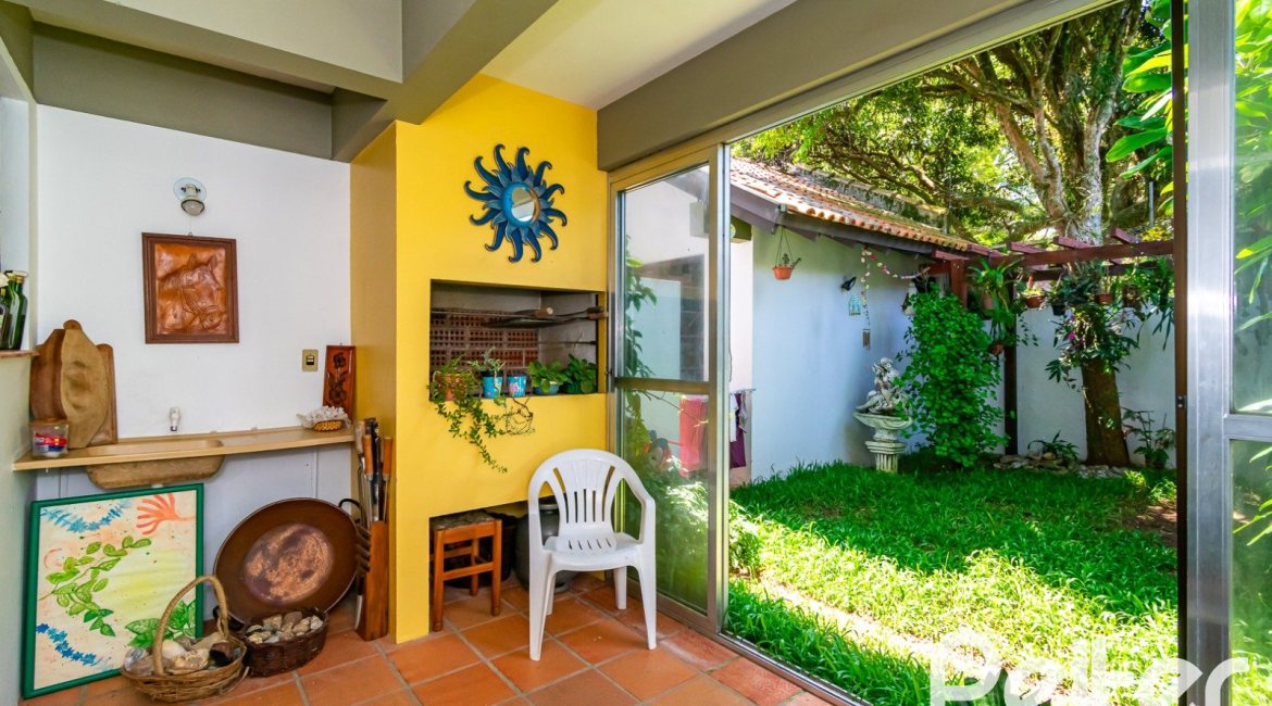 Casa em Condomínio à venda com 245m², 3 dormitórios, 1 suíte, 2 vagas, no bairro Tristeza em PORTO ALEGRE