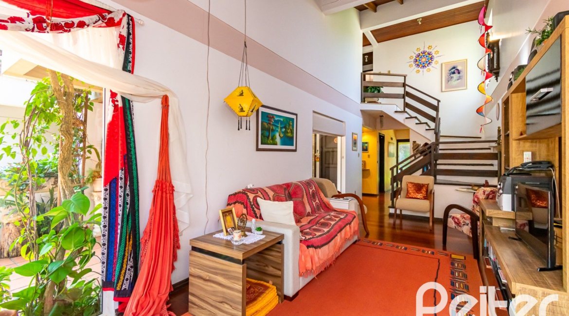 Casa em Condomínio à venda com 245m², 3 dormitórios, 1 suíte, 2 vagas, no bairro Tristeza em PORTO ALEGRE