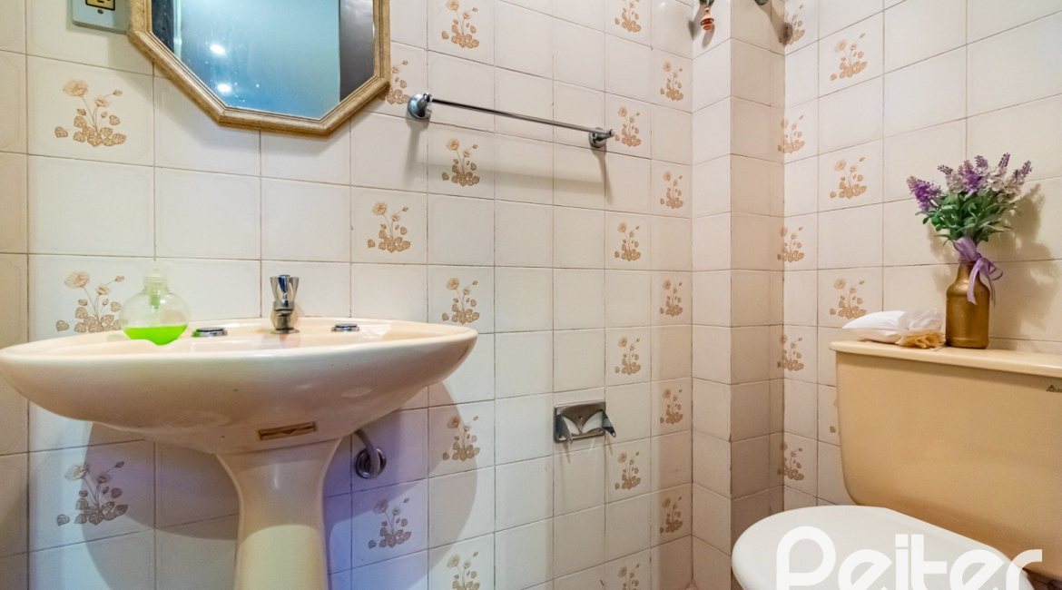 Casa em Condomínio à venda com 245m², 3 dormitórios, 1 suíte, 2 vagas, no bairro Tristeza em PORTO ALEGRE