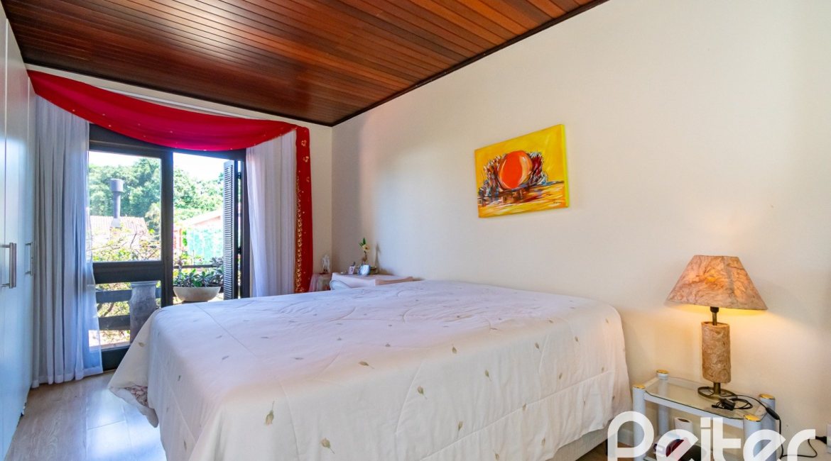 Casa em Condomínio à venda com 245m², 3 dormitórios, 1 suíte, 2 vagas, no bairro Tristeza em PORTO ALEGRE