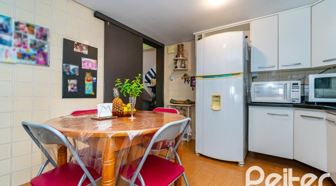 Casa em Condomínio à venda com 245m², 3 dormitórios, 1 suíte, 2 vagas, no bairro Tristeza em PORTO ALEGRE