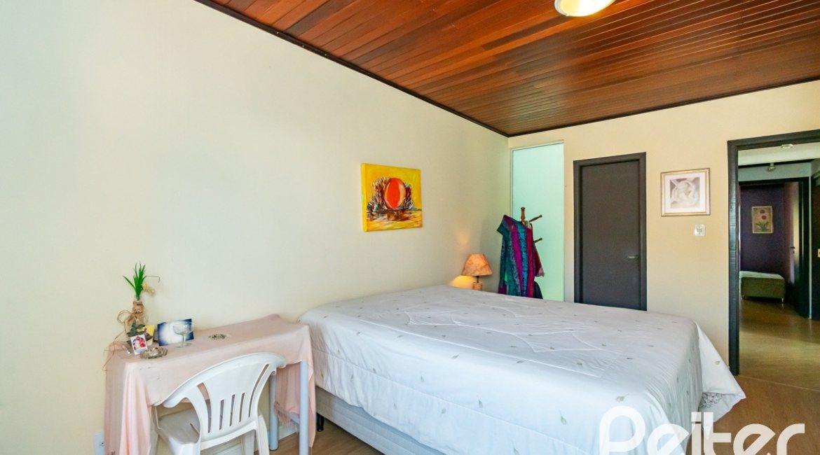 Casa em Condomínio à venda com 245m², 3 dormitórios, 1 suíte, 2 vagas, no bairro Tristeza em PORTO ALEGRE