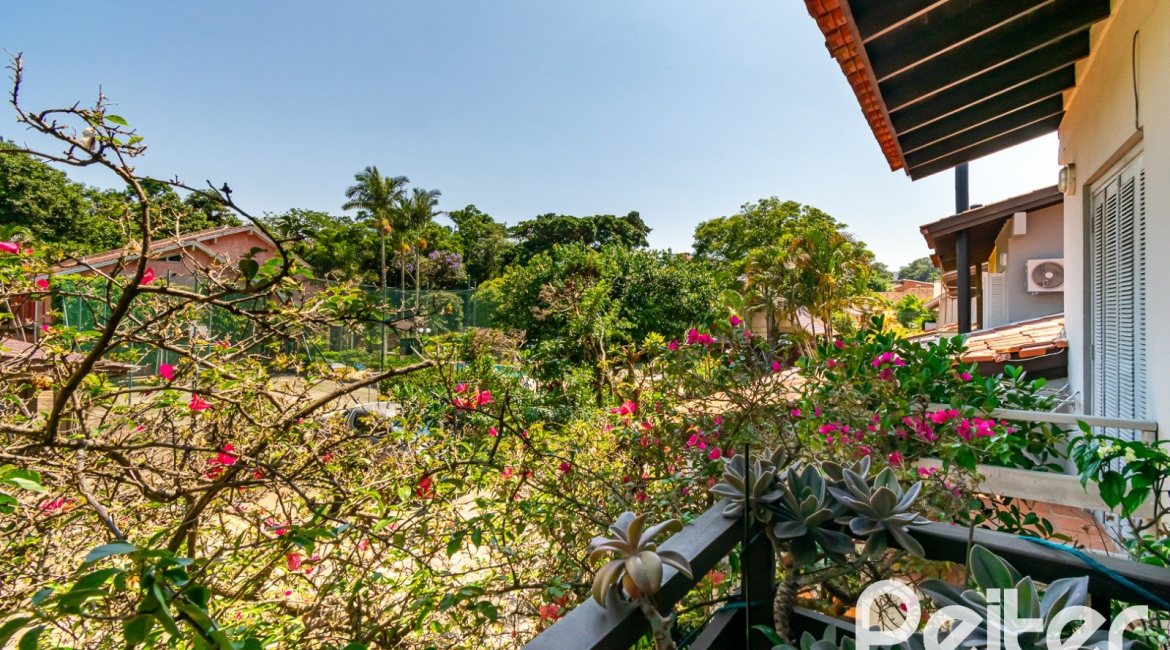Casa em Condomínio à venda com 245m², 3 dormitórios, 1 suíte, 2 vagas, no bairro Tristeza em PORTO ALEGRE