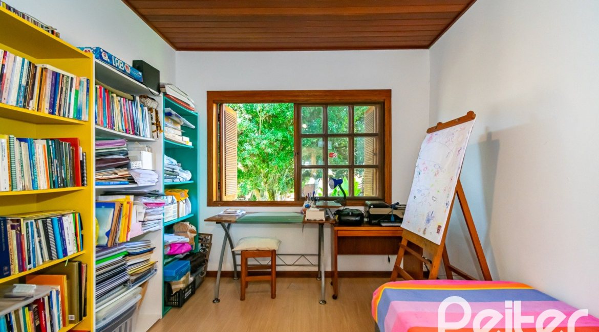 Casa em Condomínio à venda com 245m², 3 dormitórios, 1 suíte, 2 vagas, no bairro Tristeza em PORTO ALEGRE