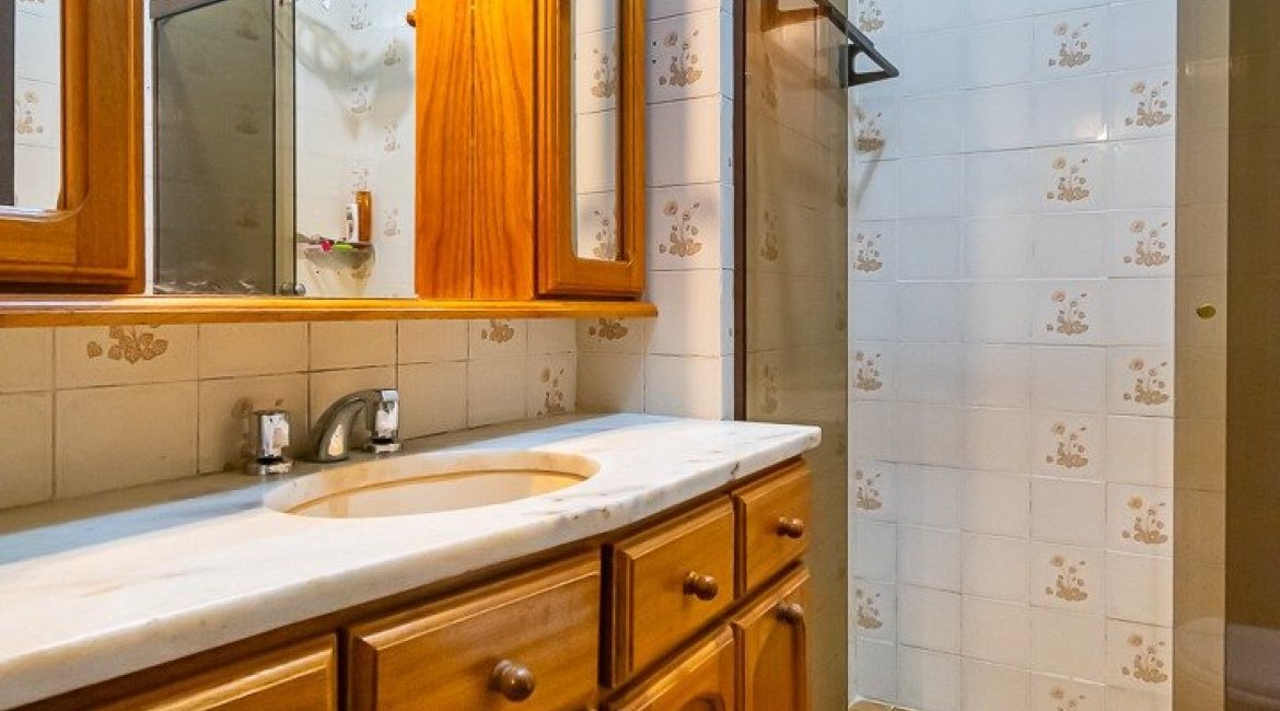 Casa em Condomínio à venda com 245m², 3 dormitórios, 1 suíte, 2 vagas, no bairro Tristeza em PORTO ALEGRE