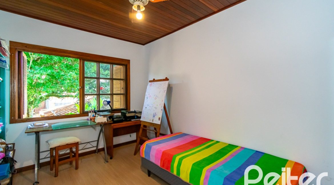 Casa em Condomínio à venda com 245m², 3 dormitórios, 1 suíte, 2 vagas, no bairro Tristeza em PORTO ALEGRE