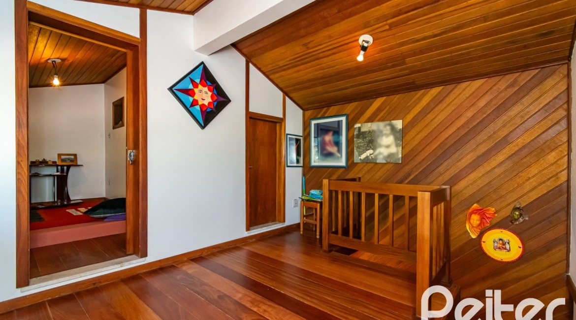 Casa em Condomínio à venda com 245m², 3 dormitórios, 1 suíte, 2 vagas, no bairro Tristeza em PORTO ALEGRE