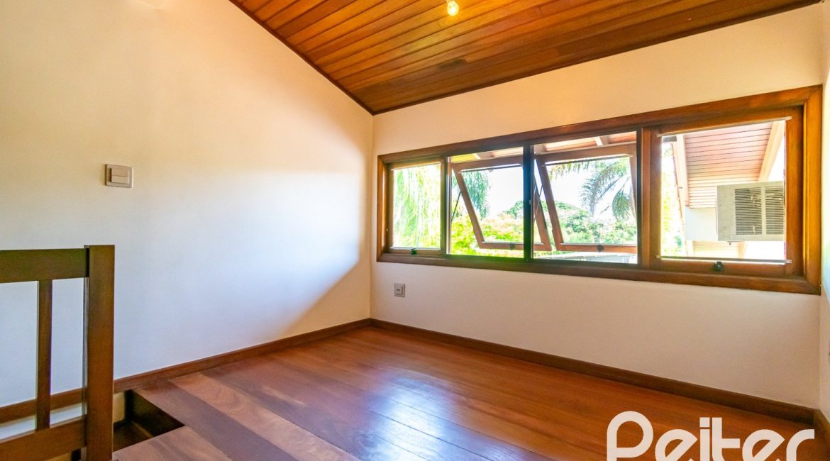 Casa em Condomínio à venda com 245m², 3 dormitórios, 1 suíte, 2 vagas, no bairro Tristeza em PORTO ALEGRE