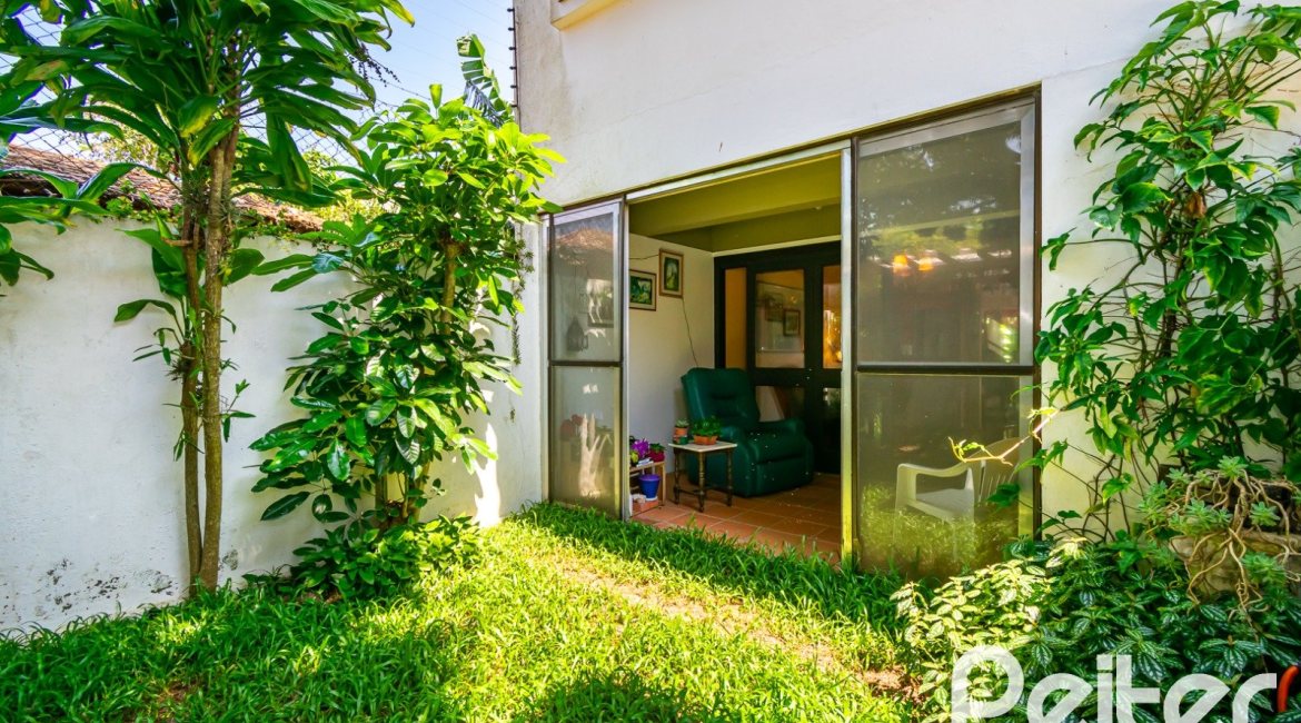 Casa em Condomínio à venda com 245m², 3 dormitórios, 1 suíte, 2 vagas, no bairro Tristeza em PORTO ALEGRE