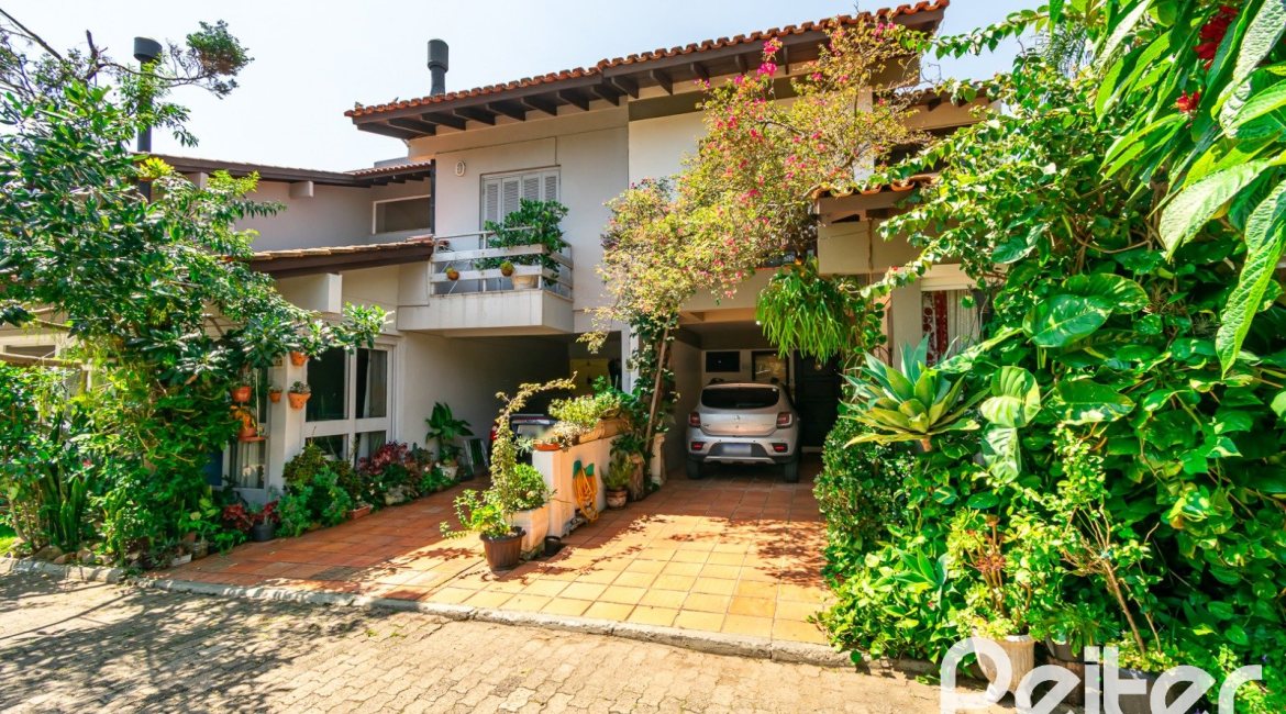 Casa em Condomínio à venda com 245m², 3 dormitórios, 1 suíte, 2 vagas, no bairro Tristeza em PORTO ALEGRE