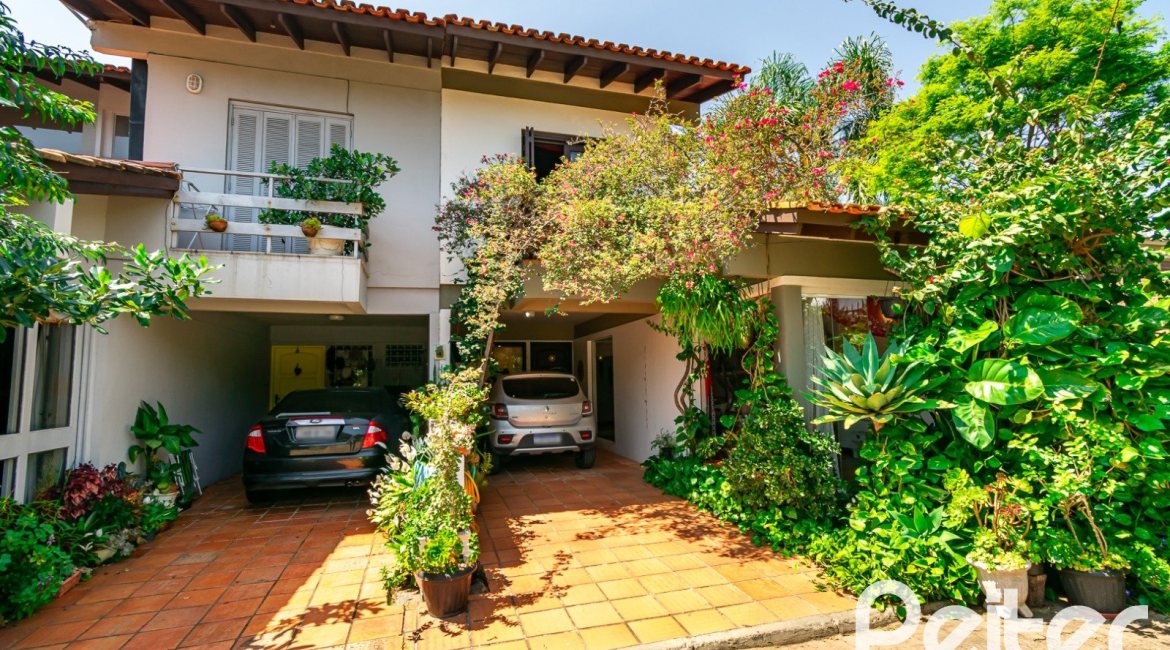 Casa em Condomínio à venda com 245m², 3 dormitórios, 1 suíte, 2 vagas, no bairro Tristeza em PORTO ALEGRE