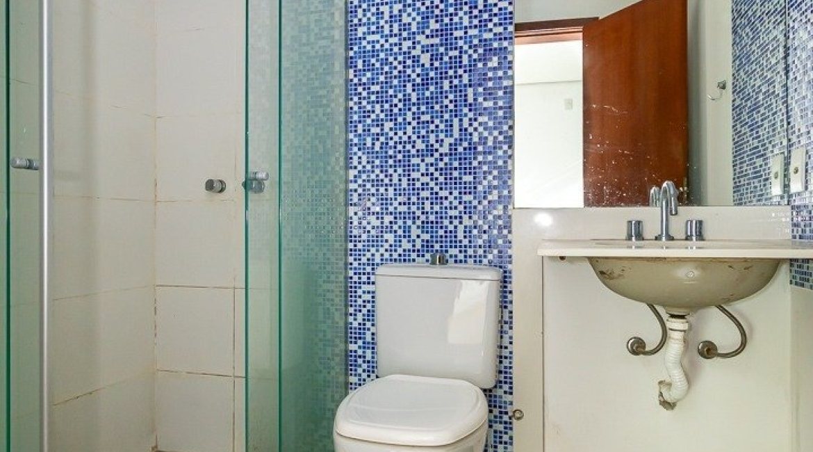 Casa à venda com 223m², 3 dormitórios, 1 suíte, 2 vagas, no bairro Jardim Isabel em Porto Alegre