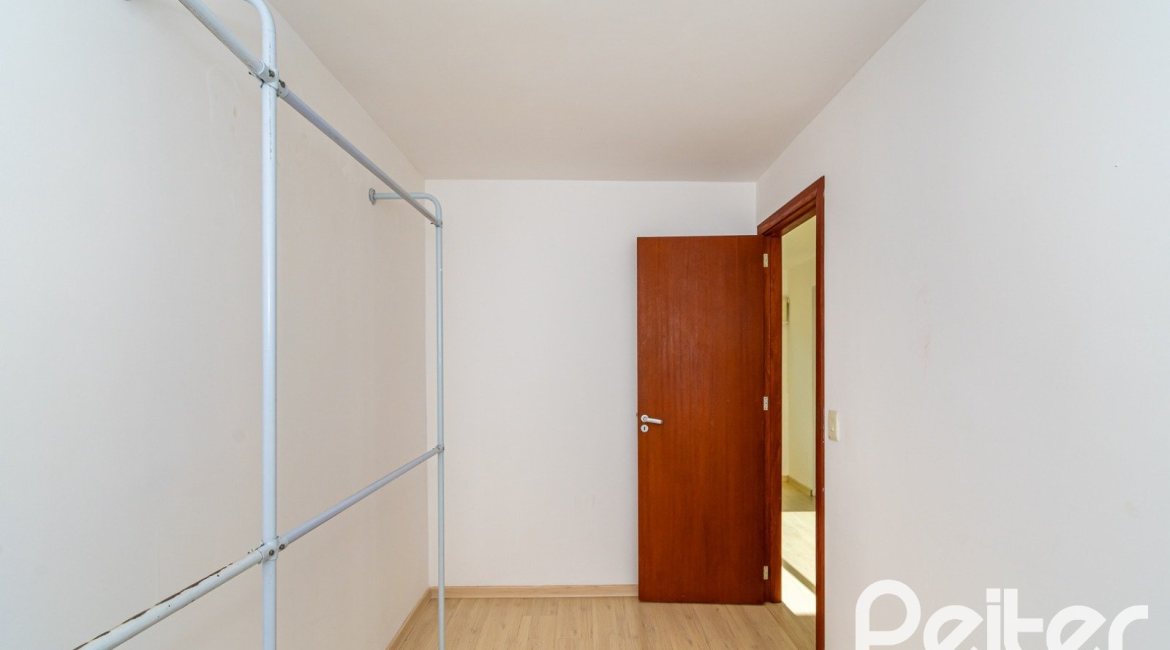 Casa à venda com 223m², 3 dormitórios, 1 suíte, 2 vagas, no bairro Jardim Isabel em Porto Alegre