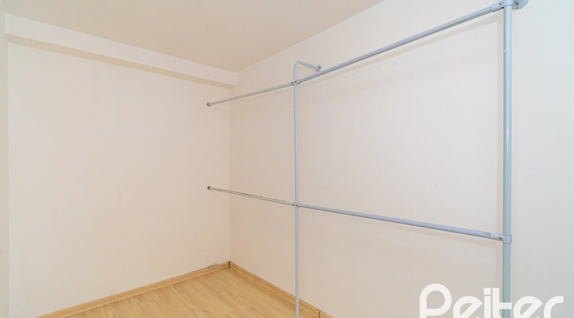 Casa à venda com 223m², 3 dormitórios, 1 suíte, 2 vagas, no bairro Jardim Isabel em Porto Alegre