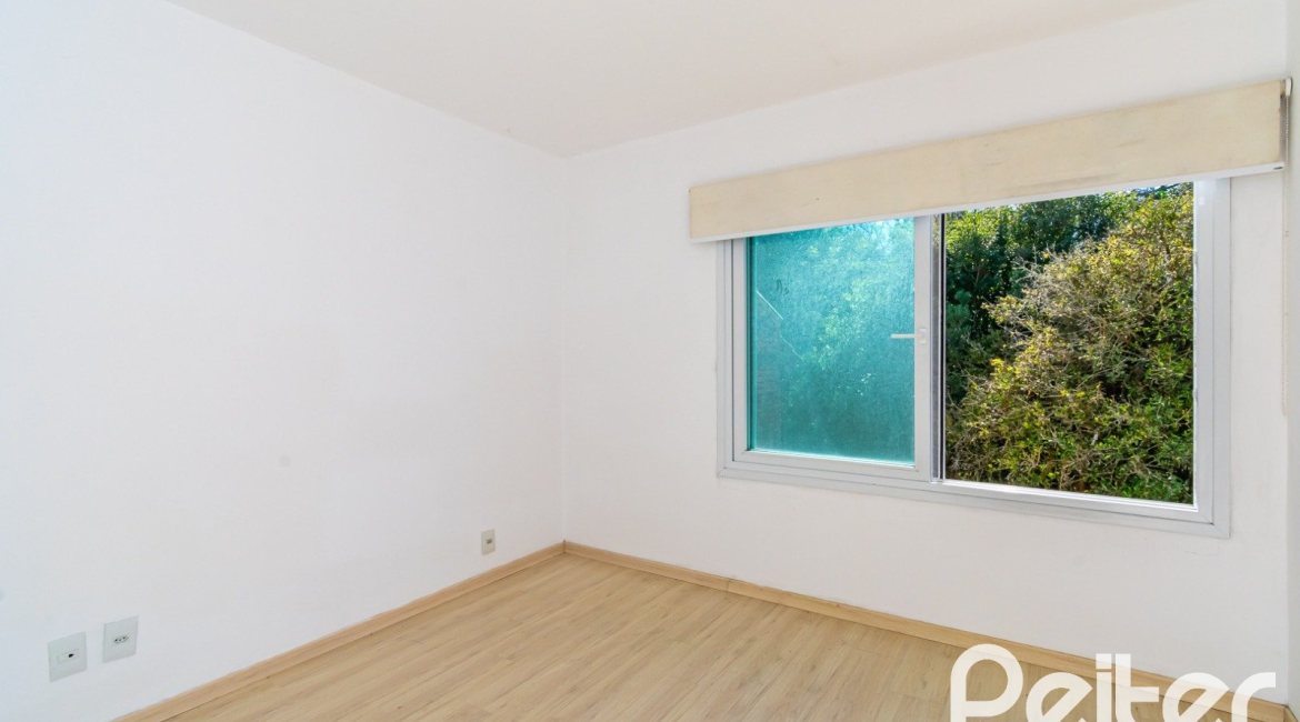 Casa à venda com 223m², 3 dormitórios, 1 suíte, 2 vagas, no bairro Jardim Isabel em Porto Alegre