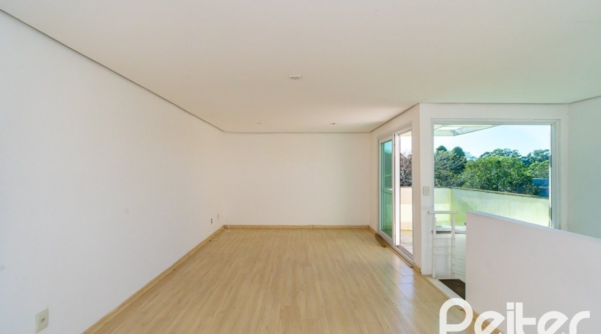 Casa à venda com 223m², 3 dormitórios, 1 suíte, 2 vagas, no bairro Jardim Isabel em Porto Alegre