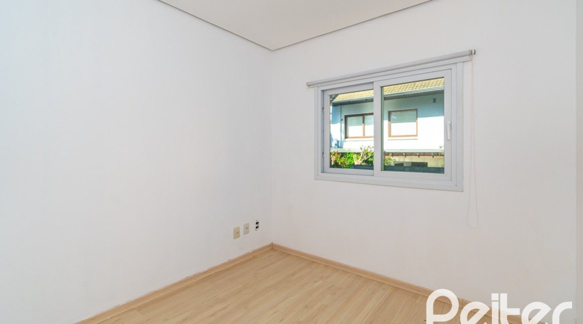 Casa à venda com 223m², 3 dormitórios, 1 suíte, 2 vagas, no bairro Jardim Isabel em Porto Alegre