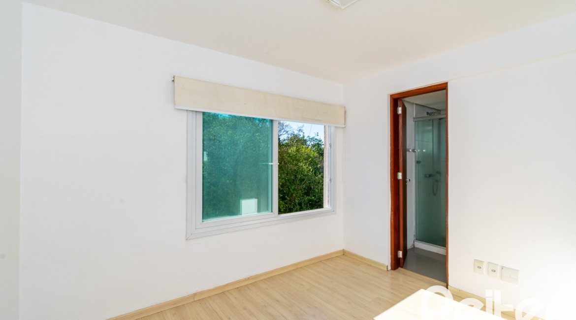 Casa à venda com 223m², 3 dormitórios, 1 suíte, 2 vagas, no bairro Jardim Isabel em Porto Alegre