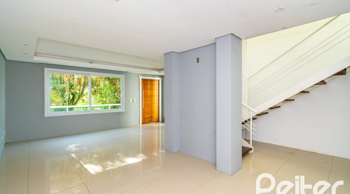 Casa à venda com 223m², 3 dormitórios, 1 suíte, 2 vagas, no bairro Jardim Isabel em Porto Alegre