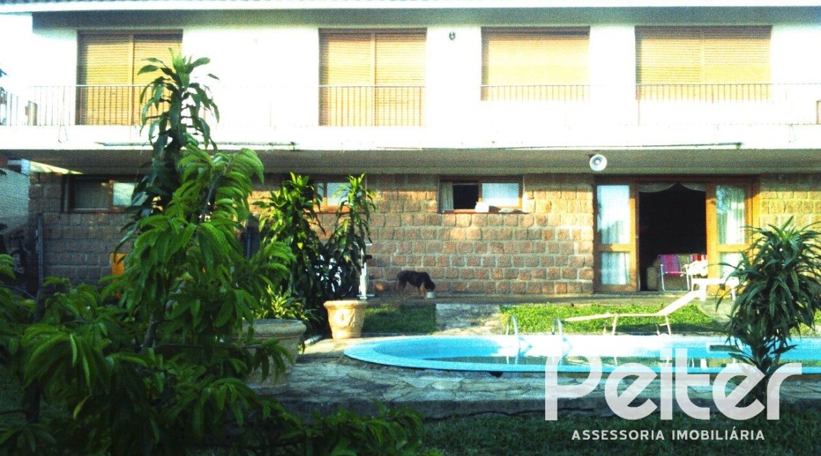 Casa à venda com 400m², 7 dormitórios, 1 suíte, 5 vagas, no bairro Vila Assunção em Porto Alegre