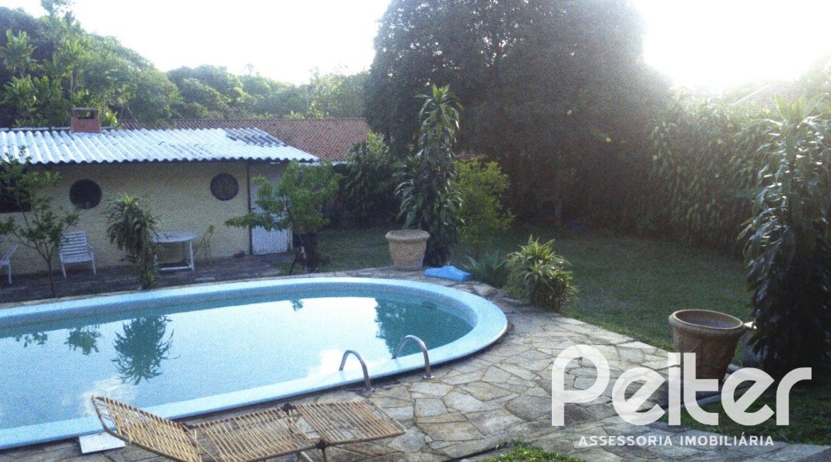 Casa à venda com 400m², 7 dormitórios, 1 suíte, 5 vagas, no bairro Vila Assunção em Porto Alegre