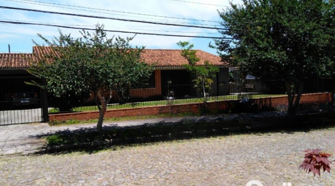 Casa à venda com 400m², 7 dormitórios, 1 suíte, 5 vagas, no bairro Vila Assunção em Porto Alegre