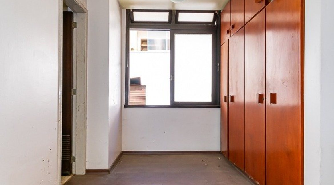 Casa à venda com 528m², 5 dormitórios, 3 suítes, 5 vagas, no bairro Vila Assunção em Porto Alegre