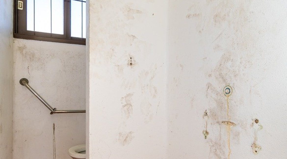 Casa à venda com 528m², 5 dormitórios, 3 suítes, 5 vagas, no bairro Vila Assunção em Porto Alegre