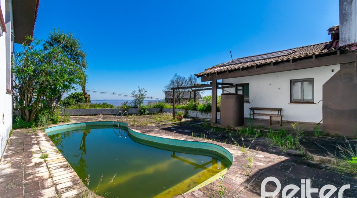 Casa à venda com 528m², 5 dormitórios, 3 suítes, 5 vagas, no bairro Vila Assunção em Porto Alegre