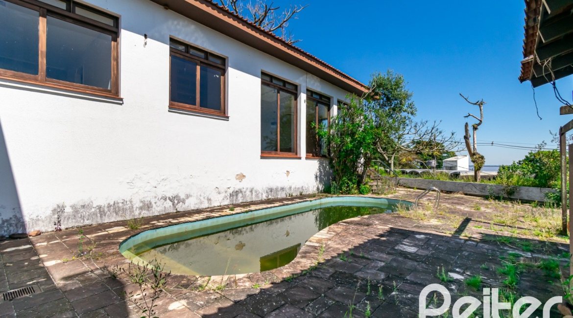 Casa à venda com 528m², 5 dormitórios, 3 suítes, 5 vagas, no bairro Vila Assunção em Porto Alegre