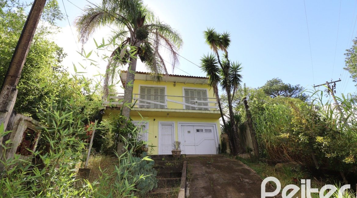 Casa à venda com 510m², 4 dormitórios, 4 vagas, no bairro Vila Nova em Porto Alegre