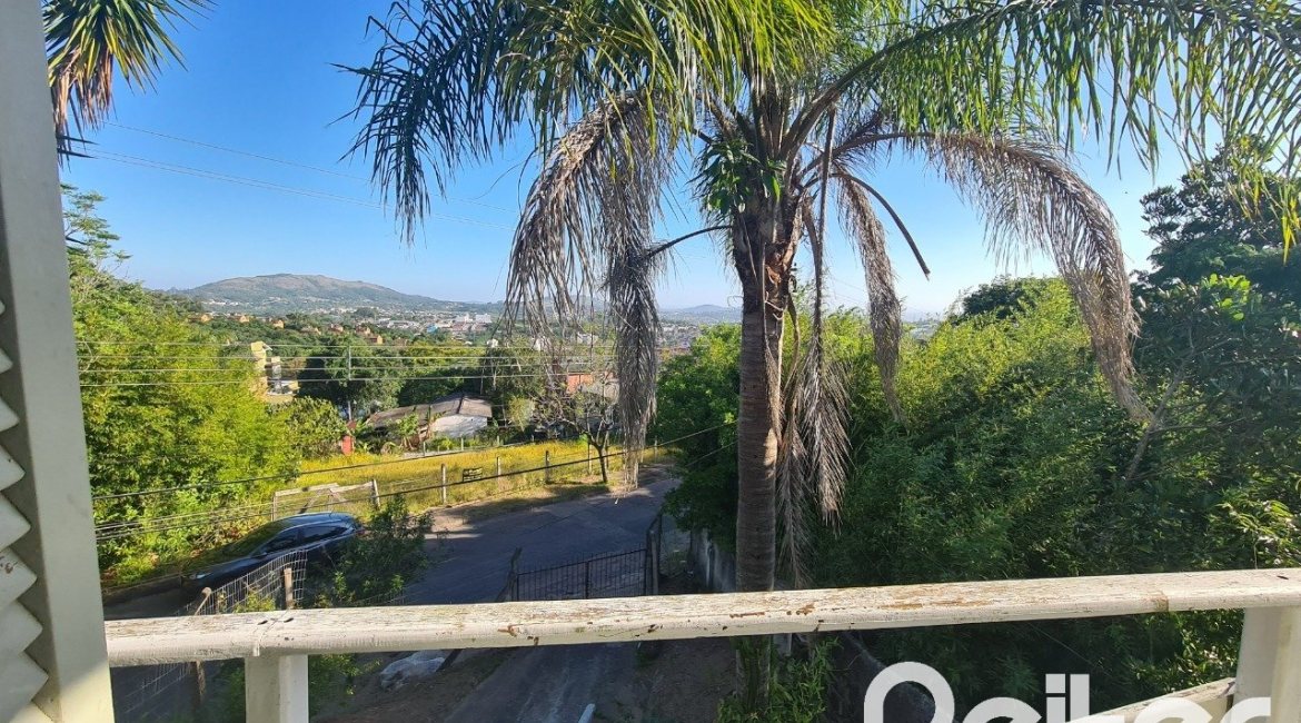 Casa à venda com 510m², 4 dormitórios, 4 vagas, no bairro Vila Nova em Porto Alegre