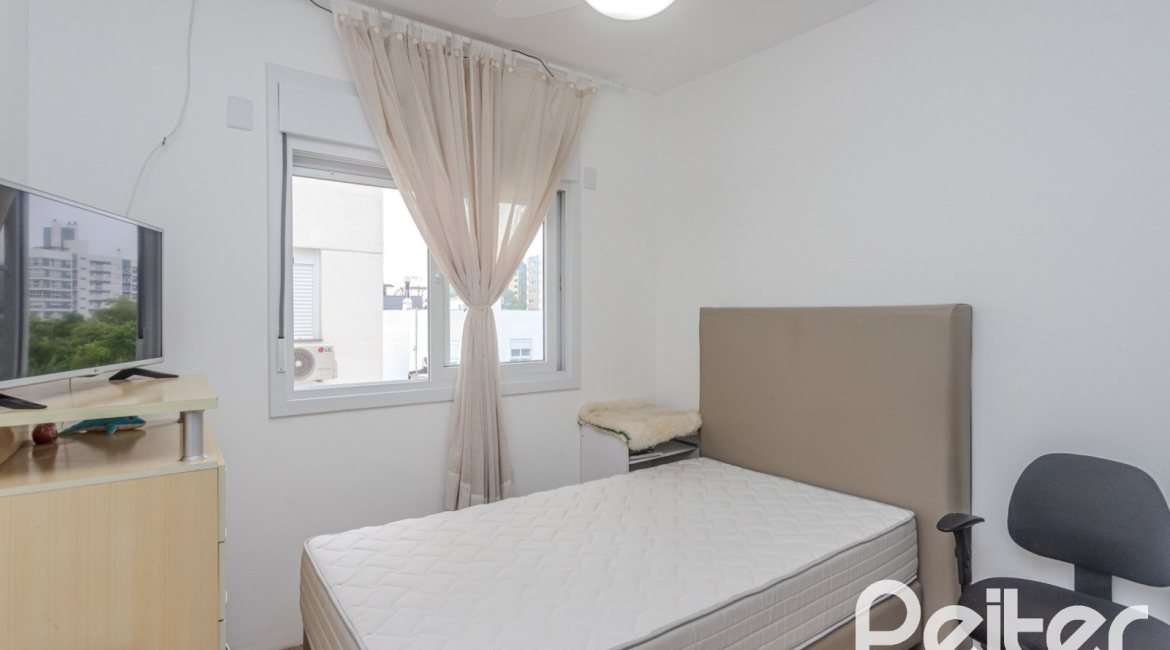 Apartamento à venda com 76m², 2 dormitórios, 1 suíte, 2 vagas, no bairro Tristeza em Porto Alegre