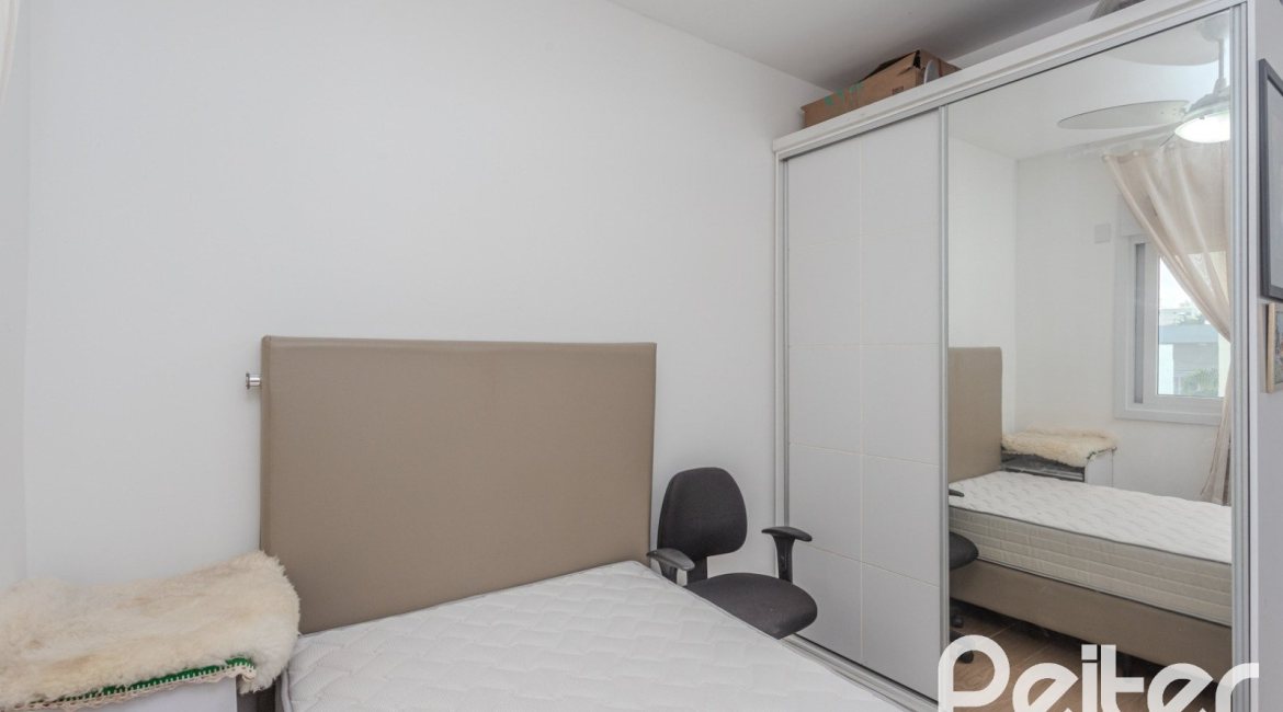 Apartamento à venda com 76m², 2 dormitórios, 1 suíte, 2 vagas, no bairro Tristeza em Porto Alegre
