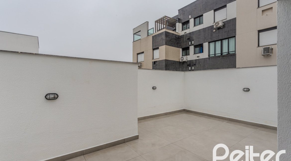 Apartamento à venda com 76m², 2 dormitórios, 1 suíte, 2 vagas, no bairro Tristeza em Porto Alegre