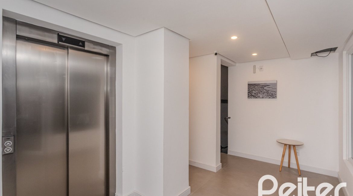 Apartamento à venda com 76m², 2 dormitórios, 1 suíte, 2 vagas, no bairro Tristeza em Porto Alegre