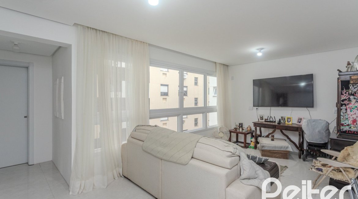 Apartamento à venda com 76m², 2 dormitórios, 1 suíte, 2 vagas, no bairro Tristeza em Porto Alegre