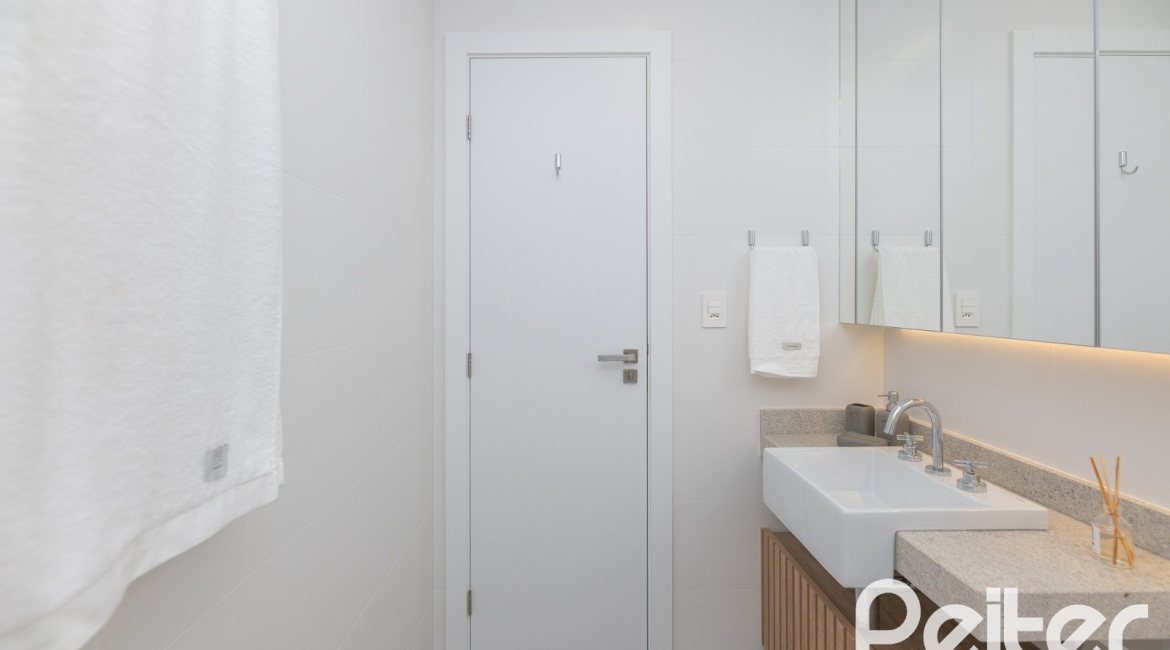 Apartamento à venda com 149m², 3 dormitórios, 3 suítes, 2 vagas, no bairro Tristeza em Porto Alegre