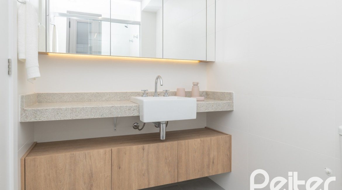 Apartamento à venda com 149m², 3 dormitórios, 3 suítes, 2 vagas, no bairro Tristeza em Porto Alegre