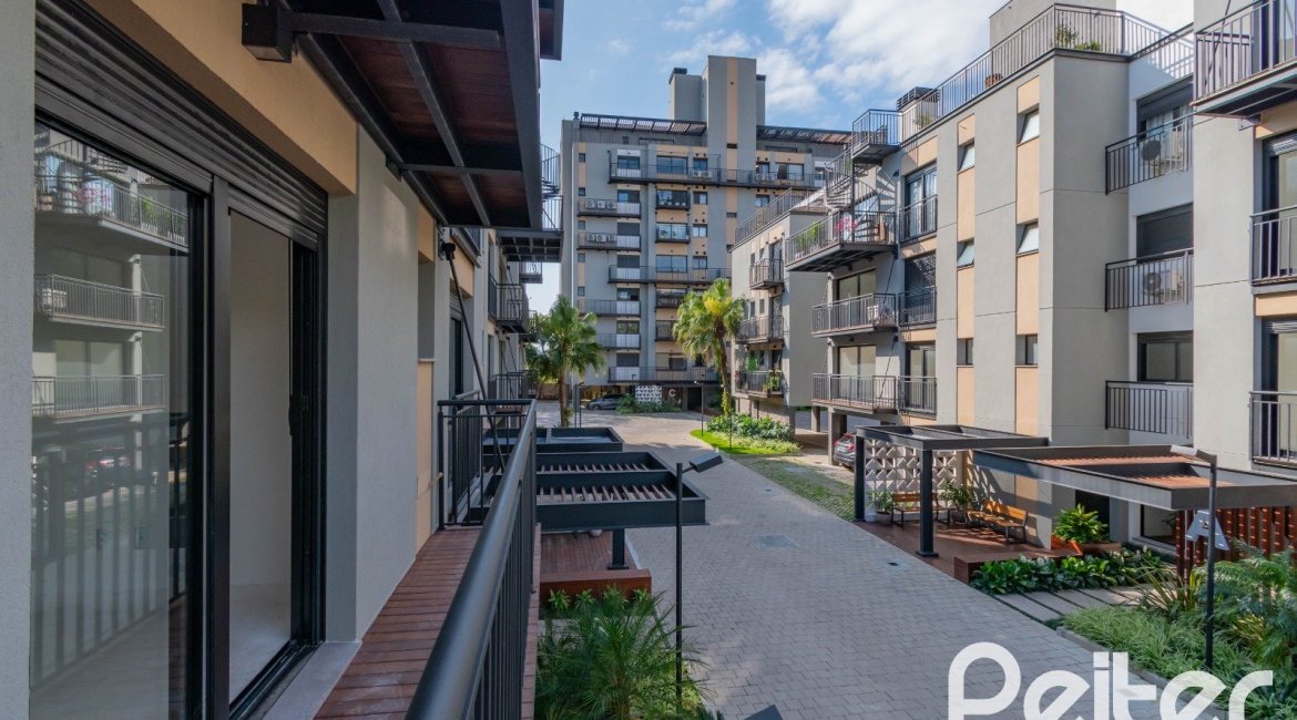 Apartamento à venda com 108m², 3 dormitórios, 1 suíte, 2 vagas, no bairro Tristeza em PORTO ALEGRE