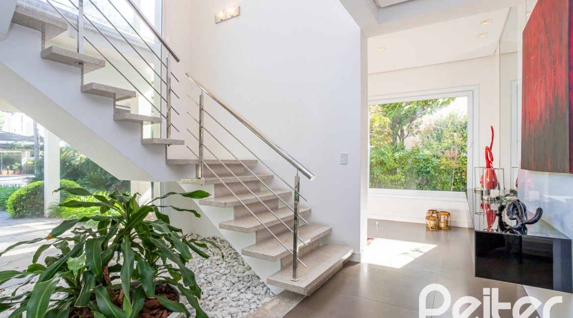 Casa em Condomínio à venda com 457m², 4 dormitórios, 4 suítes, 6 vagas, no bairro Pedra Redonda em PORTO ALEGRE