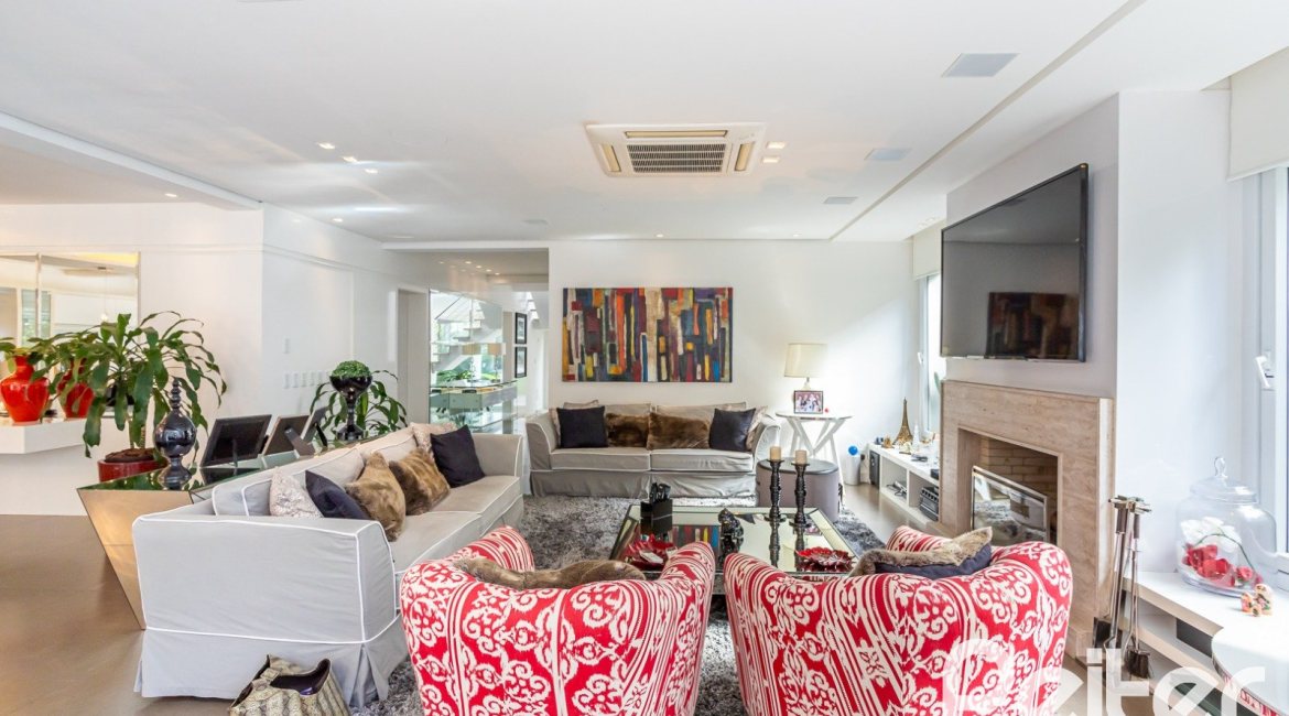 Casa em Condomínio à venda com 457m², 4 dormitórios, 4 suítes, 6 vagas, no bairro Pedra Redonda em PORTO ALEGRE