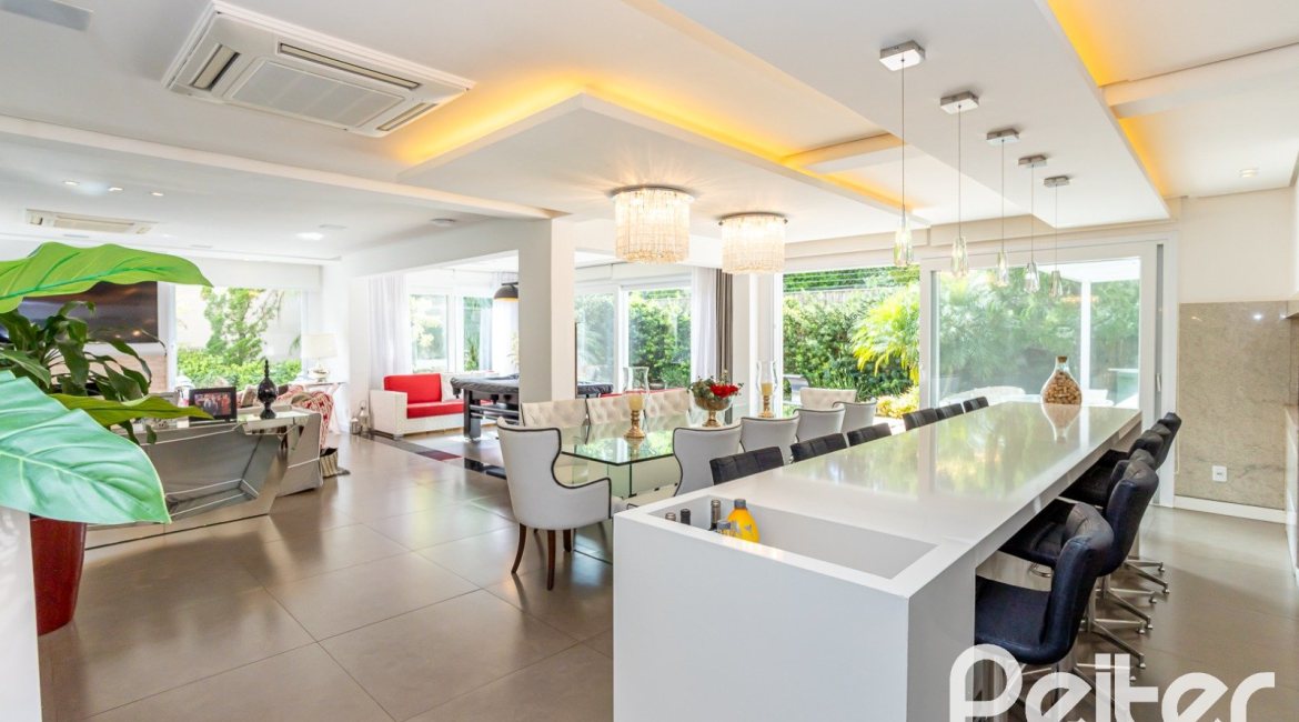 Casa em Condomínio à venda com 457m², 4 dormitórios, 4 suítes, 6 vagas, no bairro Pedra Redonda em PORTO ALEGRE