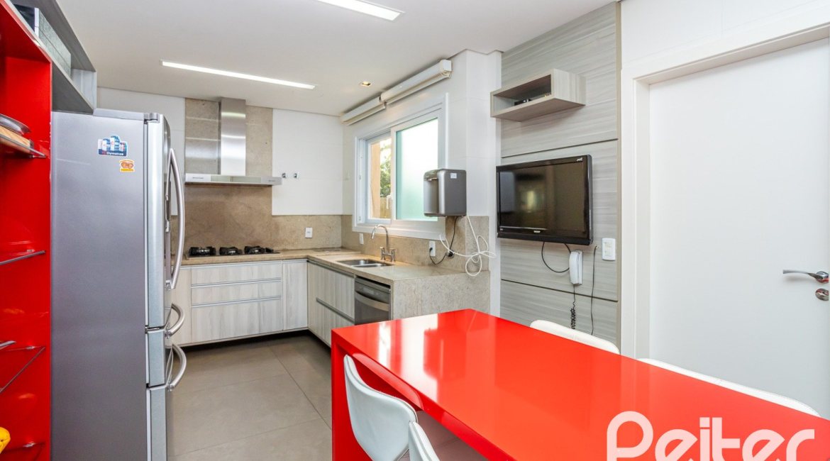 Casa em Condomínio à venda com 457m², 4 dormitórios, 4 suítes, 6 vagas, no bairro Pedra Redonda em PORTO ALEGRE
