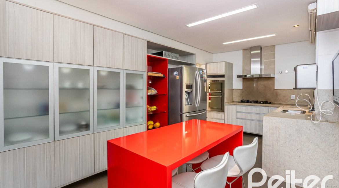 Casa em Condomínio à venda com 457m², 4 dormitórios, 4 suítes, 6 vagas, no bairro Pedra Redonda em PORTO ALEGRE