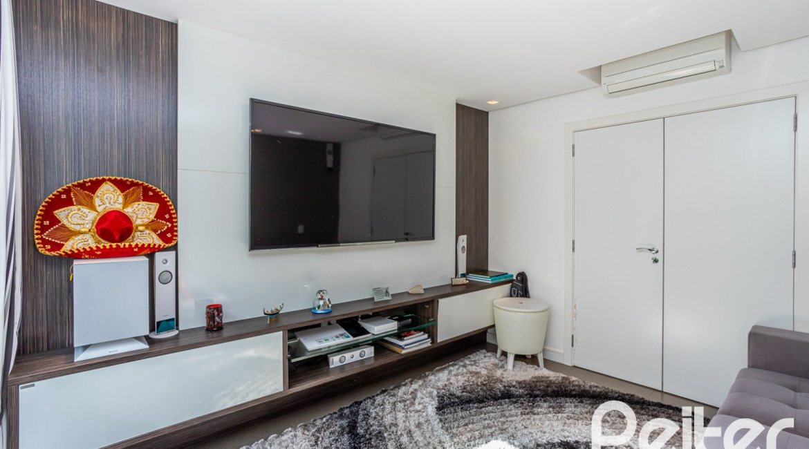 Casa em Condomínio à venda com 457m², 4 dormitórios, 4 suítes, 6 vagas, no bairro Pedra Redonda em PORTO ALEGRE